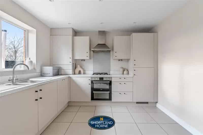 3 Bedroom Semi-Detached House to Rent