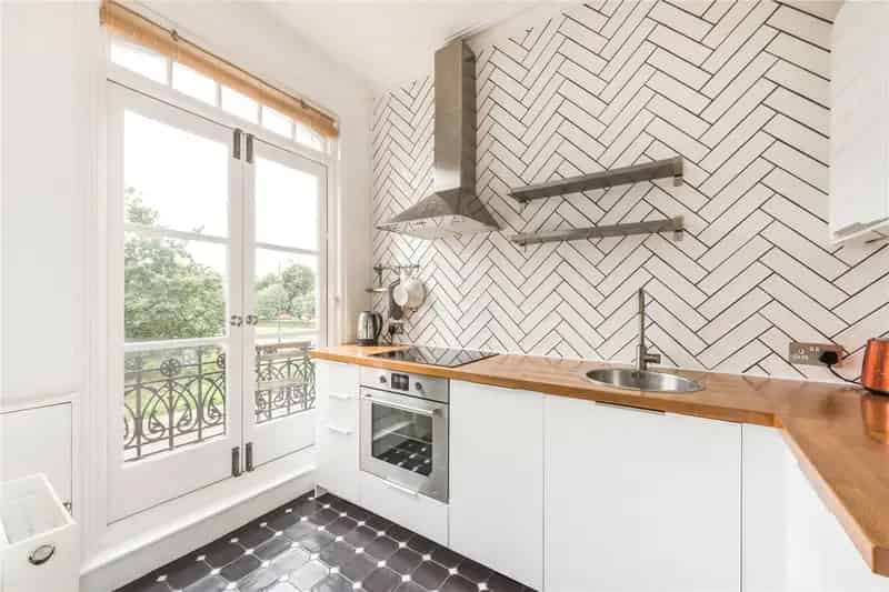 2 Bedroom Flat Heaver Estate Tooting Common London