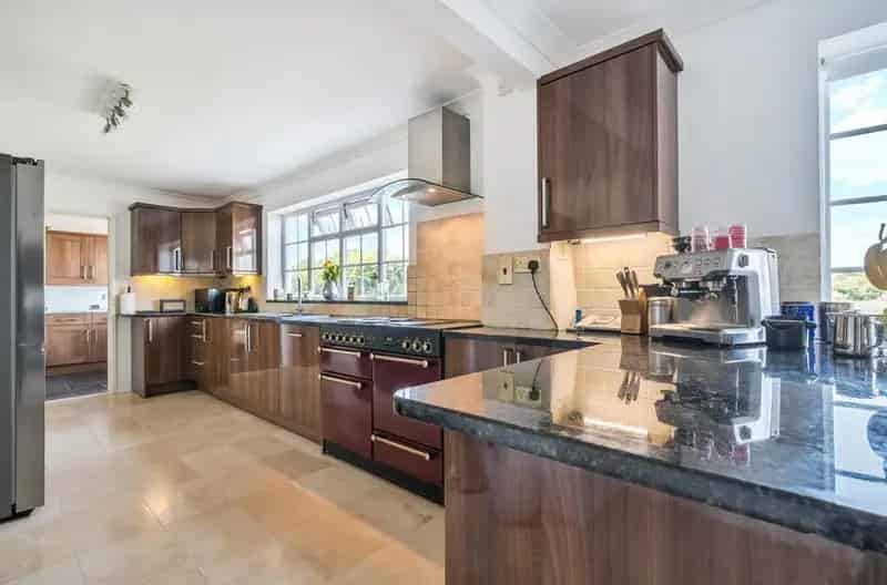 6 Bedroom Detached House with Annex and Stables for Sale