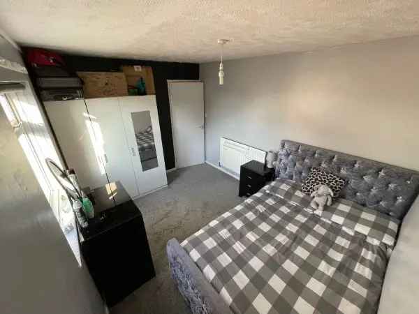 Flat For Rent in Metropolitan Borough of Solihull, England