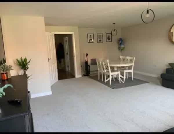 Large 3 Bed House with Double Garage Near Schools and Beach