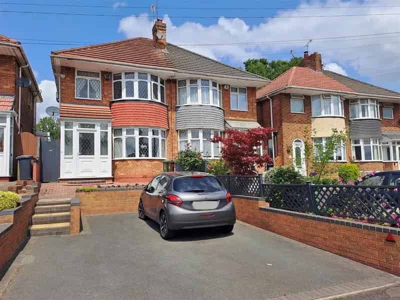 3 bedroom semi-detached house for sale