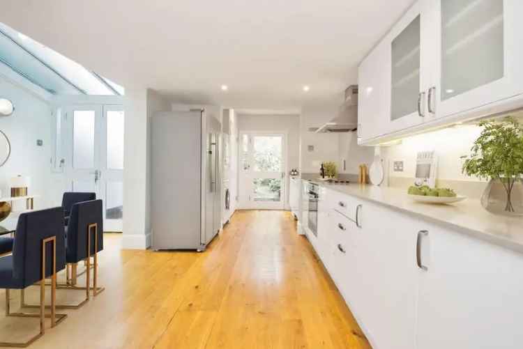 House For Sale in London, England