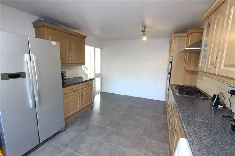 3 Bedroom House Basildon - Townhouse near Pitsea Station