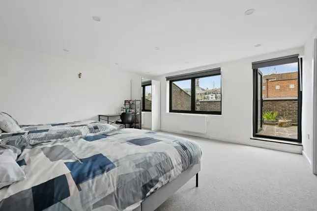 Flat for sale in Harley Street, Marylebone Village, London W1G