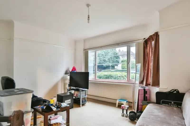 One Double Bedroom Ground Floor Flat For Sale