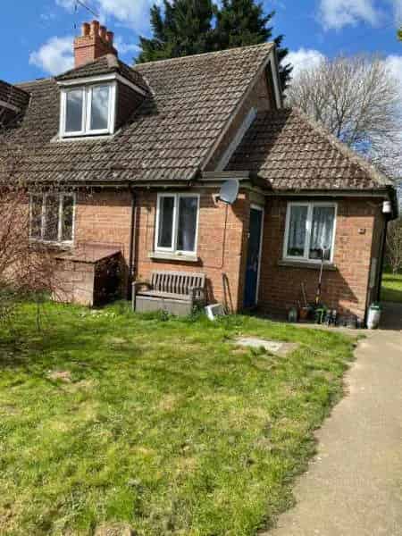 2 Bedroom Dormer Bungalow Near Amenities
