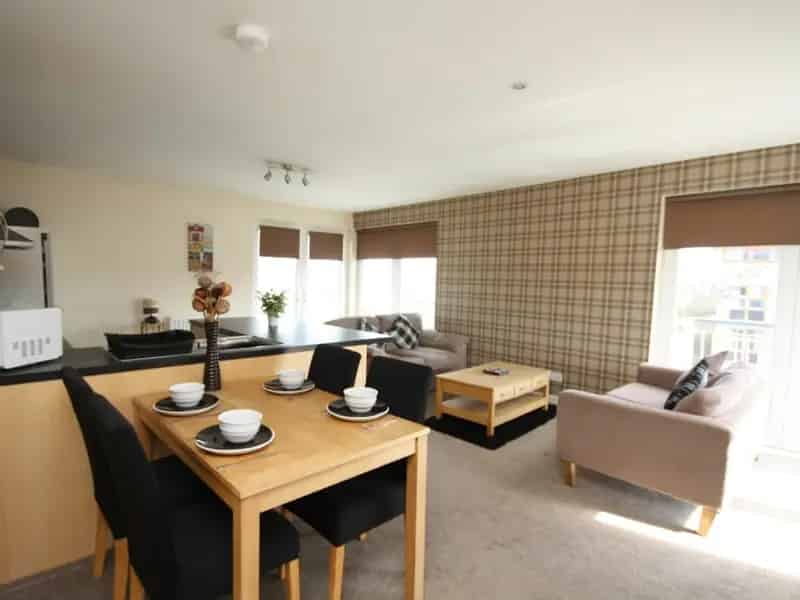 3-Bed HMO Licensed Apartment with Balcony and Parking