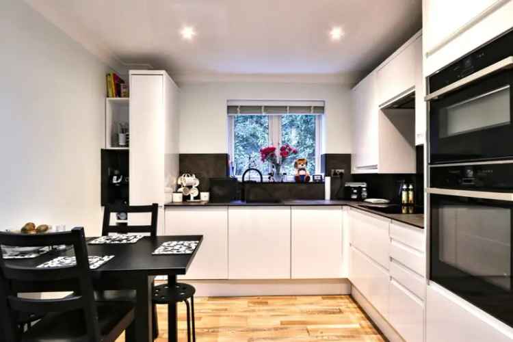 2 Bedroom Flat for Sale in Lower Parkstone