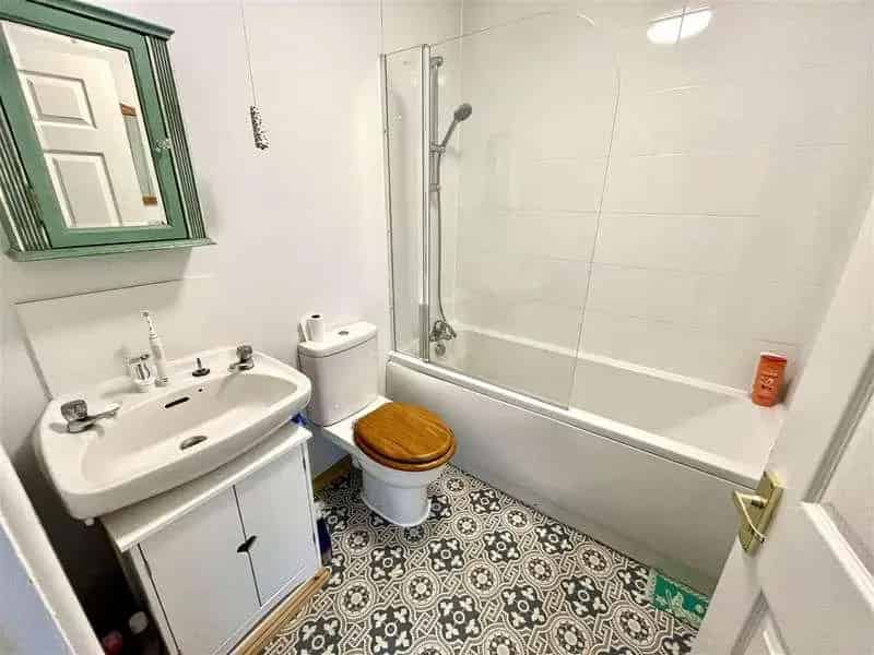 2 Bed Mid-Terrace House For Sale