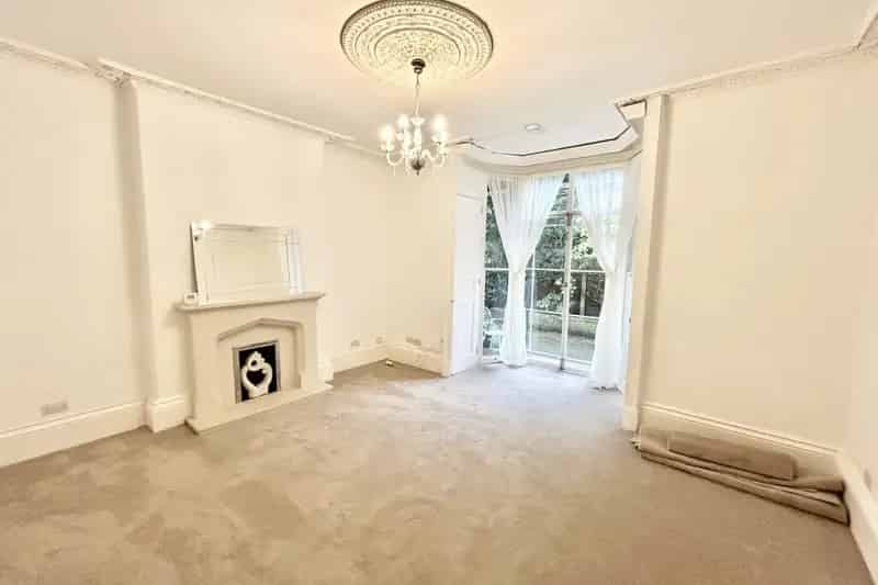 One Bedroom Apartment in Former Manor House - Zero Deposit Guarantee