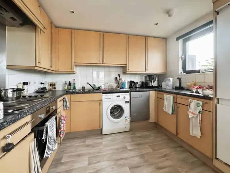 2 Bedroom Flat for Sale in London E15 Near Maryland and Stratford Stations