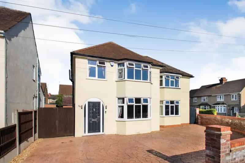 6 Bedroom Detached House for Rent in Kempston