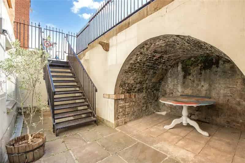 2 Bedroom Apartment for Sale near Portland Square Bristol