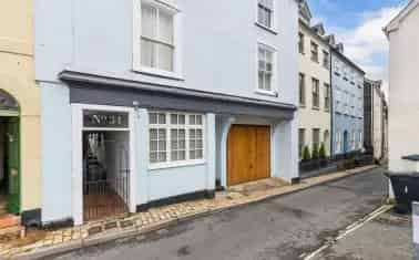 Dartmouth Apartment: Two Bedroom, Luxurious Bathroom, Historic Town Centre