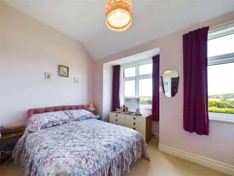 5 Bed Detached Bungalow For Sale