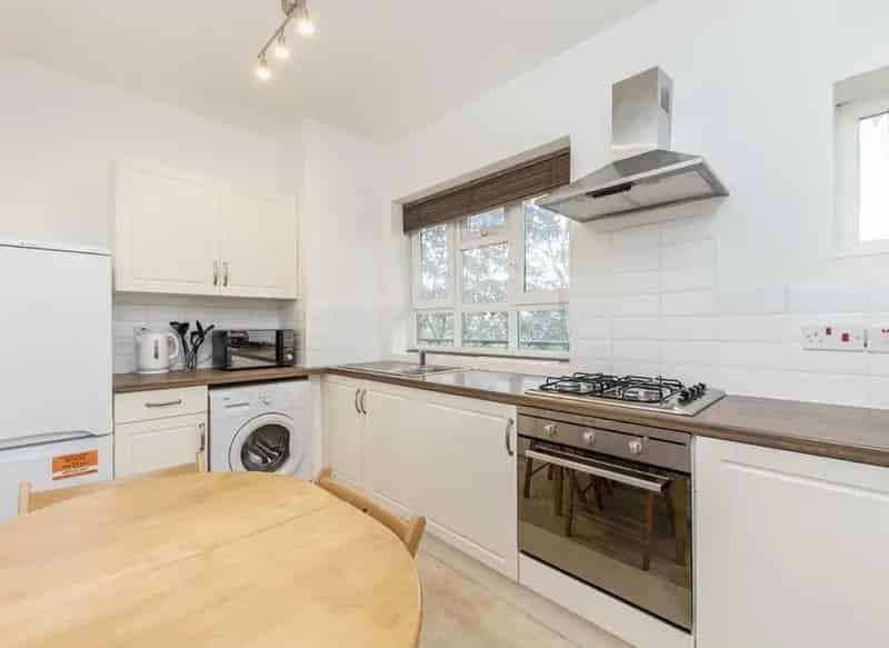 Two Double Bedroom Apartment with Balcony Brixton Hill
