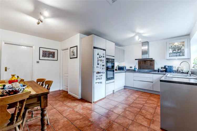 House For Sale in Leeds, England