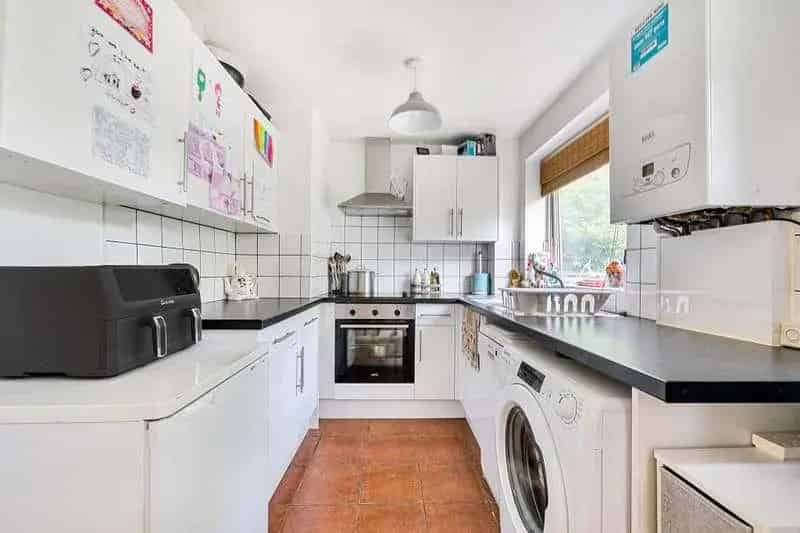 2 Bed Flat for Sale Near Prospect Park Reading