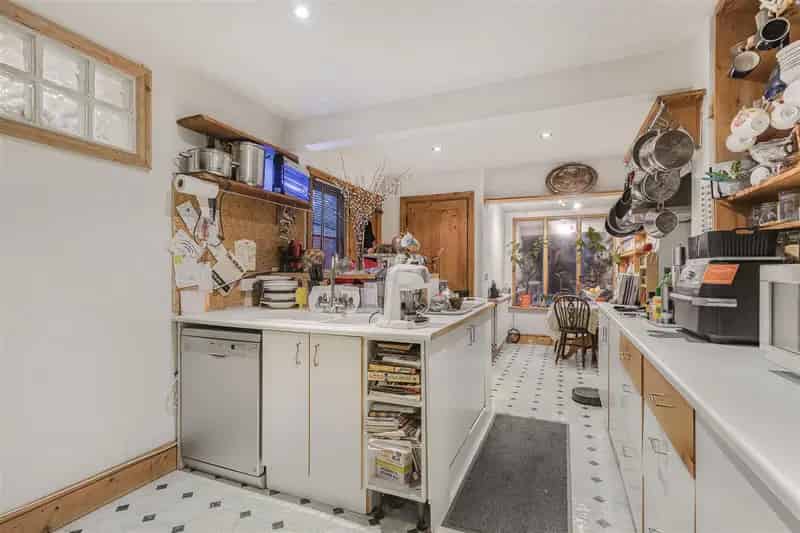 5 Bedroom Semi Detached House to Rent