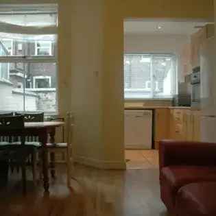 3 Bedroom Flat in Manchester Fallowfield