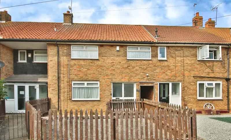 3 Bedroom Mid Terrace House For Sale