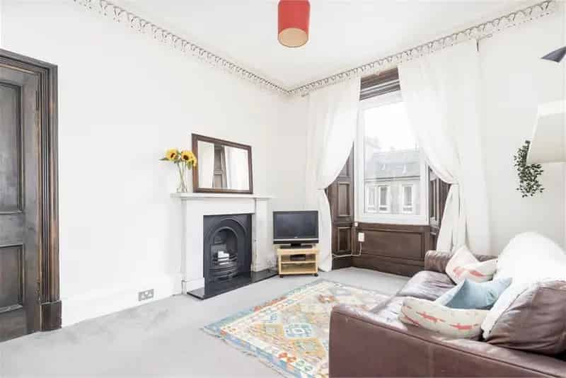 2 Bed Flat - Duplex with 2 Reception Rooms