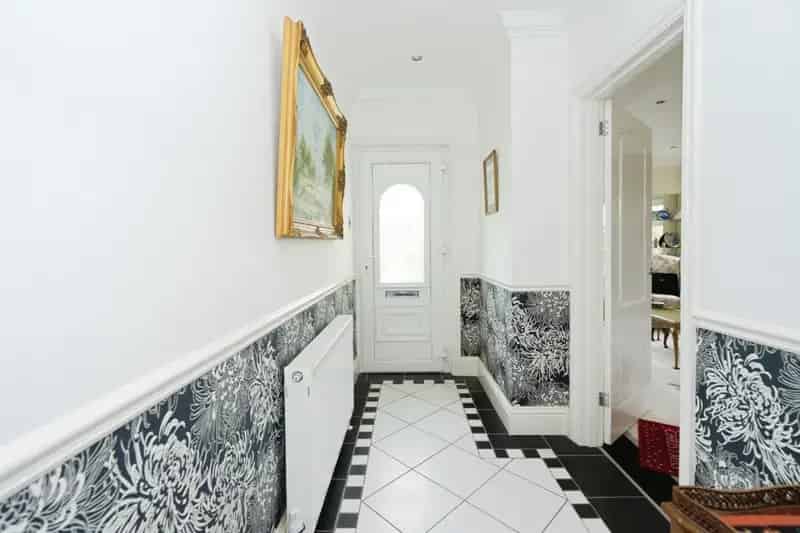 2 Bed Detached Bungalow with Garden and Garage
