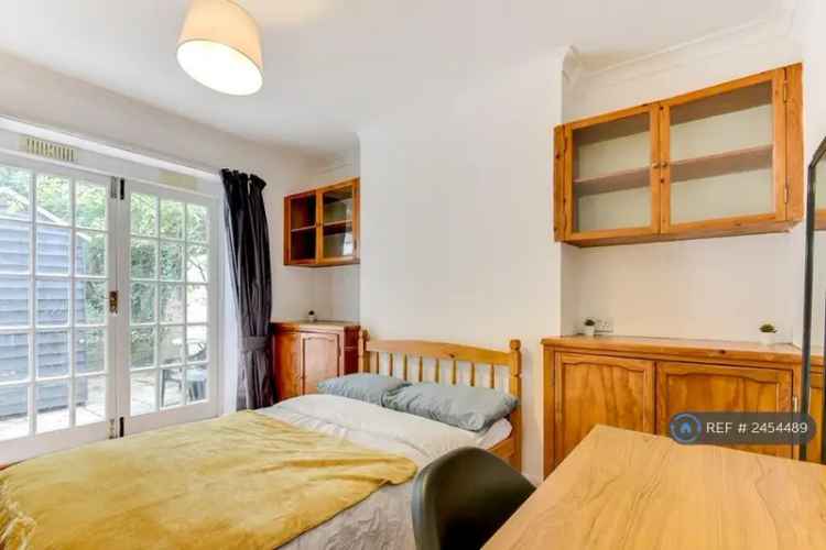 6 Bedroom Student House Near Shops - No Deposit Option
