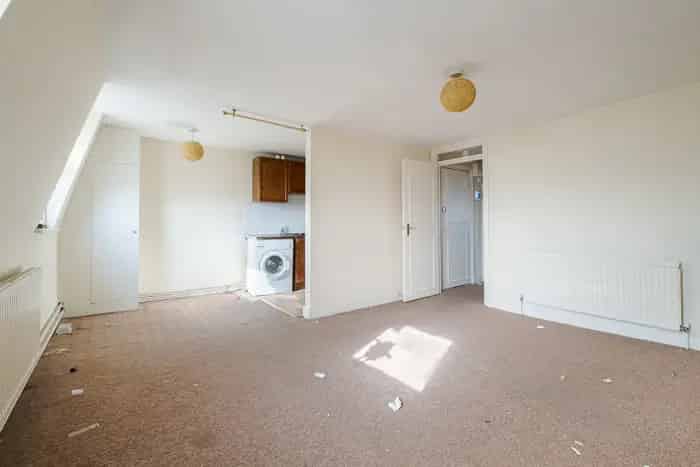 1 Bedroom Flat for Sale near Columbia Road Haggerston Park