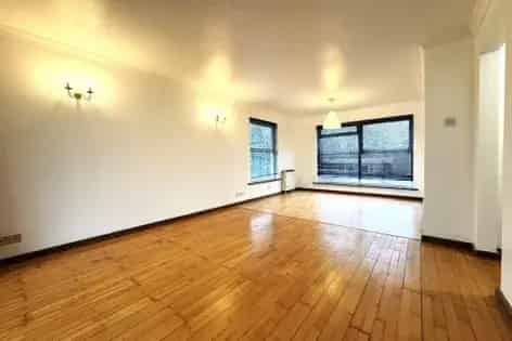 2 Bed Top Floor Apartment Bassett Southampton Private Parking Garage