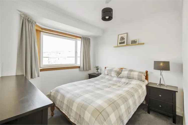 2 Bed Flat - Upper with 1 Reception Room