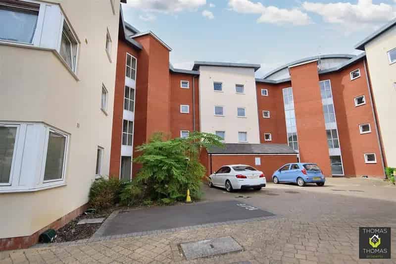 2 Bedroom Apartment to Rent - Newly Decorated