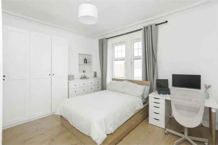 2 Bed Flat - Upper with 1 Reception Room