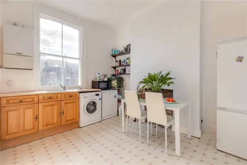 2 Bedroom Maisonette Hammersmith - Spacious, Modern Flat
