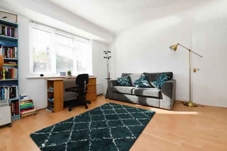 Flat For Sale in Weald Road, Brentwood, England