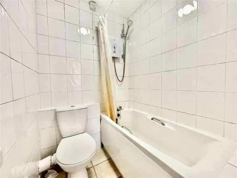 1 Bed Flat for Sale Branksome First Floor Redecorated