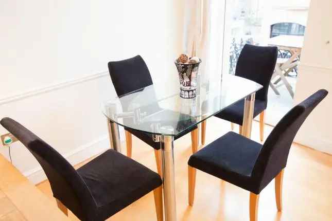 Flat to rent in Cromwell Crescent, Kensington SW5