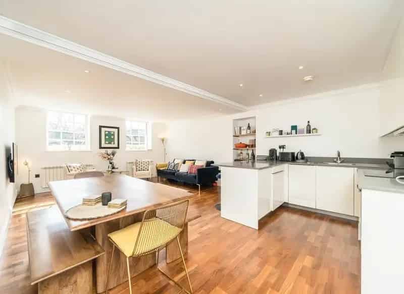 2 Double Bed Apartment Near Clapham Common - Georgian Conversion