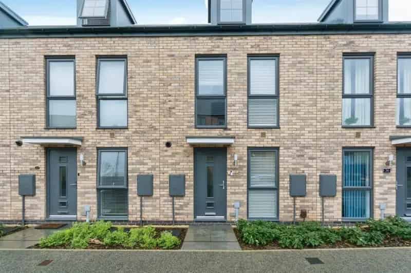 4 Bed 3 Storey House Popular B5 Area No Upward Chain