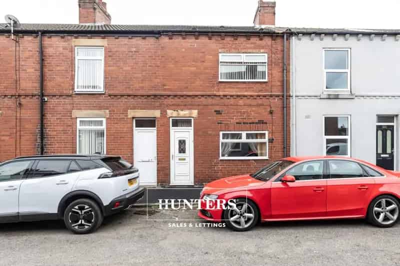 2 Bedroom Mid Terrace House For Sale