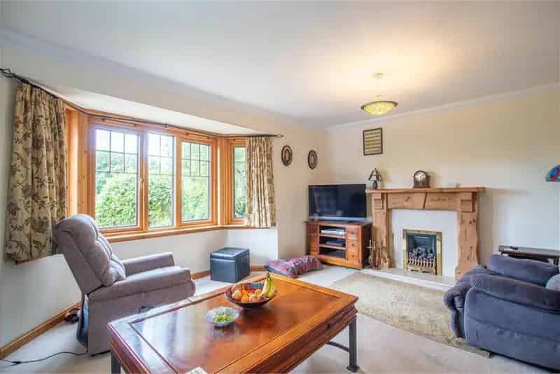 4 Bed Detached House with 2 Reception Rooms