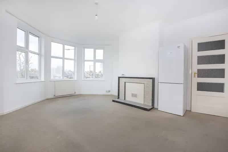 2 Bedroom Flat for Sale near Twickenham Town Centre