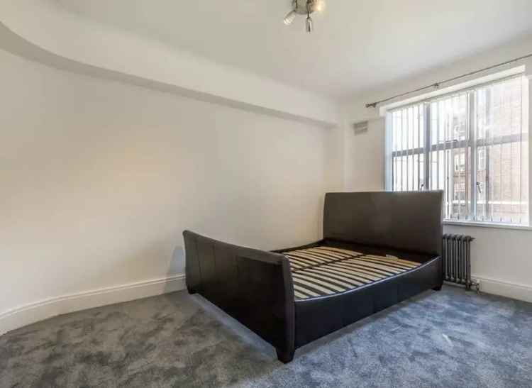 3 Double Bedroom Apartment in Chiswick Mansion Block with Pool and Garden