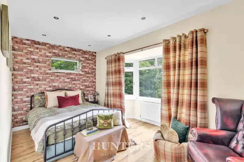 4 Bed Semi-Detached House for Sale