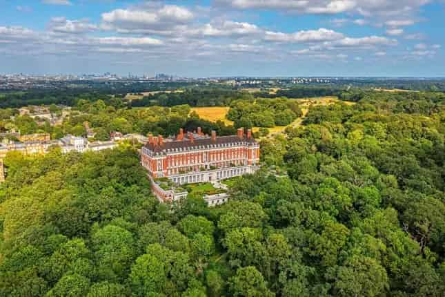 Luxury 3-Bed Apartment in Richmond's Star & Garter House
