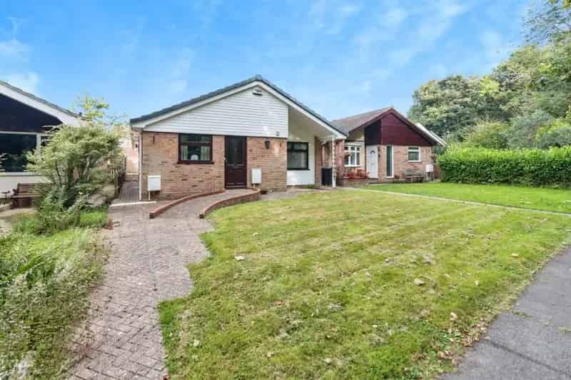 Spacious Detached Bungalow Near Lowestoft Coastline