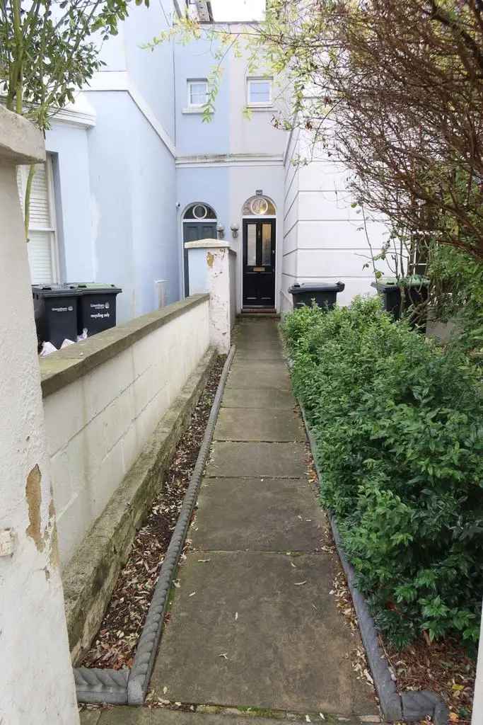 4 bedroom semi-detached house to rent