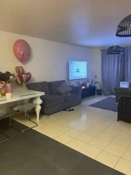 Large 2 Bed New Build Near Train Stations and Schools