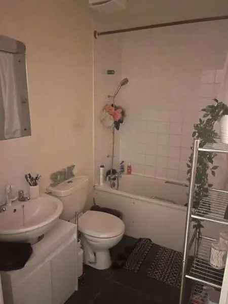 Flat For Rent in Tendring, England